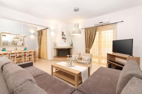  Charming and Comfy House in Agia Marina