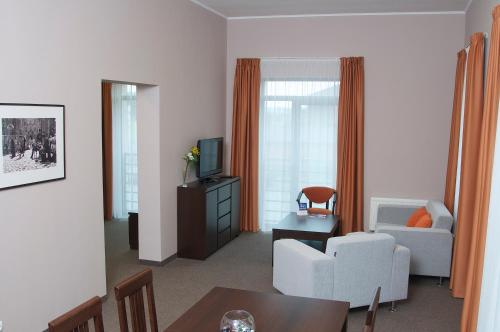 Lviv Ramada Hotel - image 12