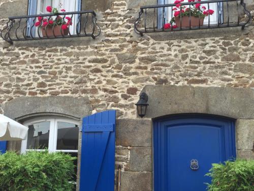 B&B Taden - La Petite Maison Bleue - Bed and Breakfast Taden