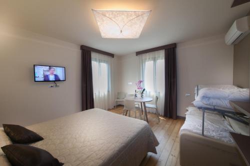 International Rooms & Apartments - image 9
