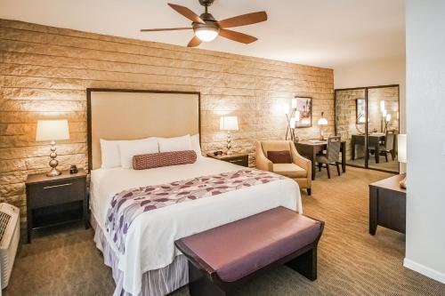 Deluxe King Suite