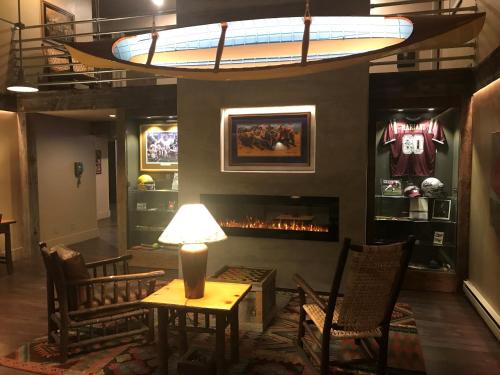 Lobby, Days Inn and Suites by Wyndham Downtown Missoula-University in Missoula