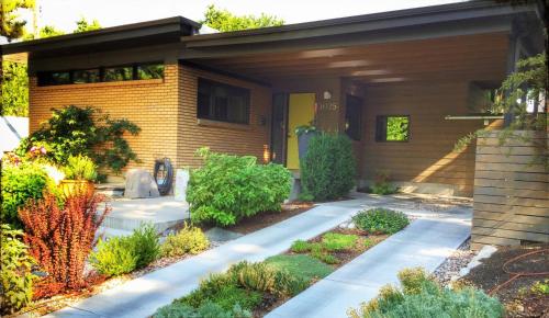 Modern Downtown Masterpiece