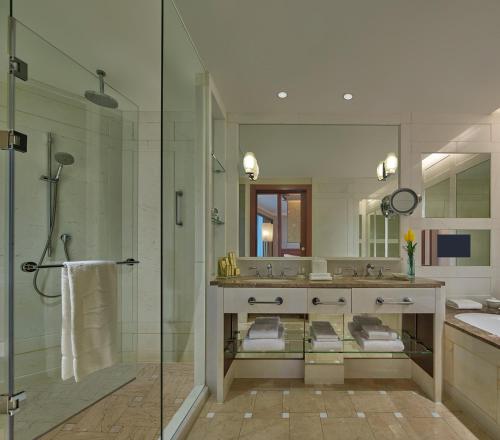 Futian Shangri-La, Shenzhen,Near to Shenzhen Convention&Exhibition Centre, Futian Railway Station