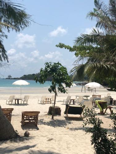 Exterior view, Rim Lay in Klong Hin Bay