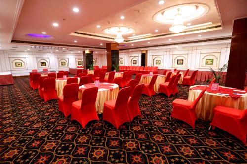 Hotel Meraden Grand – Varanasi, VA