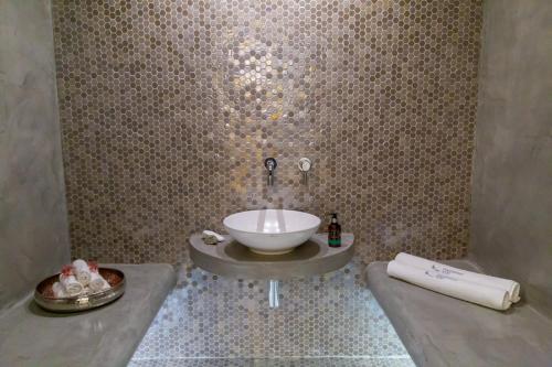 Messinian Icon Hotel & Suites - image 2