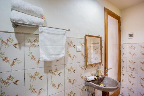 Deluxe Double Room (2 Adults + 1 Child) image 6