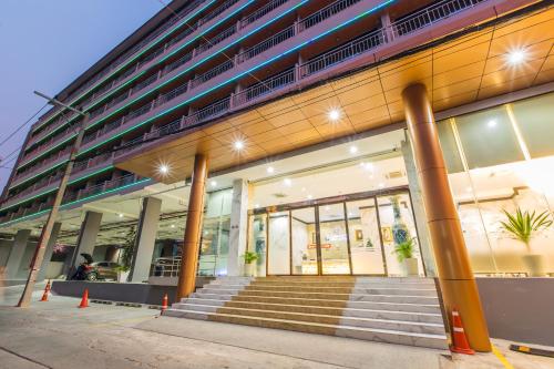 Exterior view, Golden Jomtien Beach Hotel  in Jomtien Beach