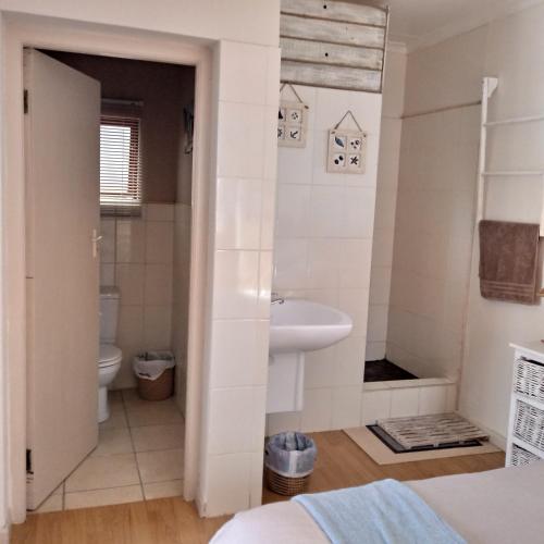 Vincentia Odd Cottage ( self catering)