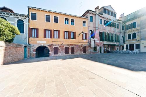 CA SUSANNA NEAR TRAIN STATION - image 13