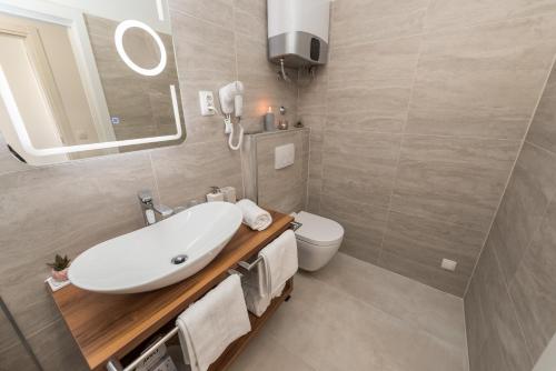 Blue Old Navy Rooms - image 11