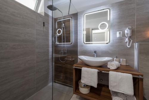 Blue Old Navy Rooms - image 6