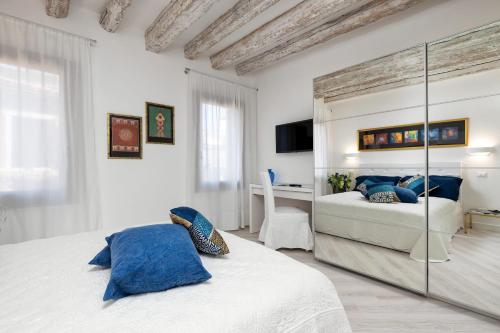 Biennale 1 & 2 , Elegant Apartments 15 min walk from St Marks Square- VHA Collection, Benátky