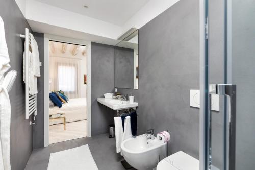 VHA Collection - Biennale 1 & 2 , Elegant Apartments 15 min walk from St Marks Square, Venice (photo 9)