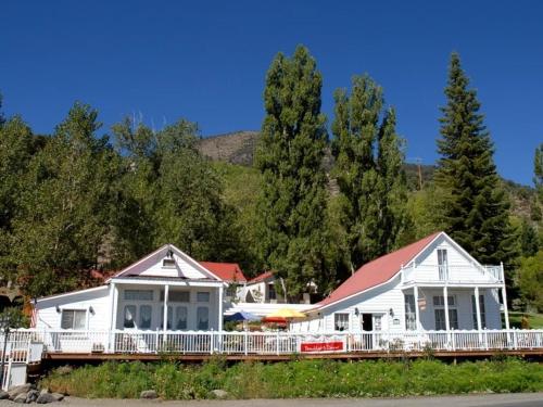 Tioga Lodge at Mono Lake in CA