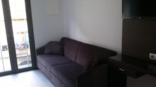 Hotel 9 Sant Antoni - image 2