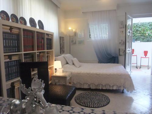  A majestic elegant house with a garden, Ferienwohnung in Peraia
