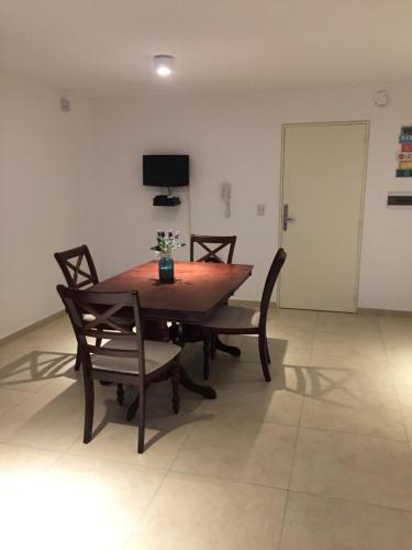 One-Bedroom Apartment image 1
