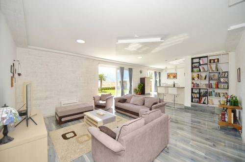 3 bedrooms, 5 beds