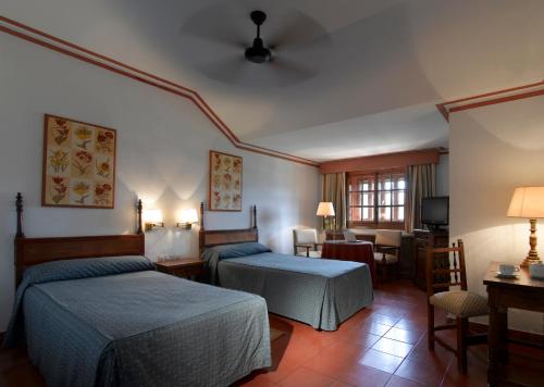 2 twin beds