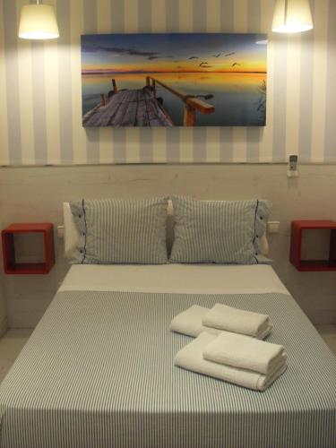 Standard Double Room image 5