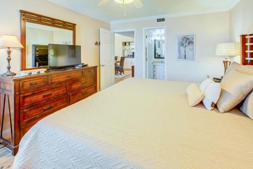 Holiday Surf & Racquet Club 610 by RealJoy Vacations - image 3