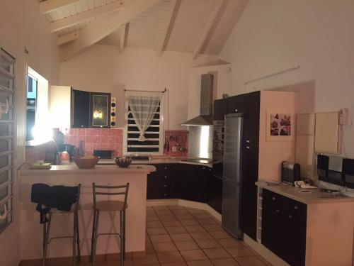 Villa de charme avec piscine residence securisee in ดูบดู