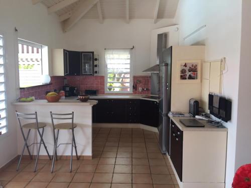 Villa de charme avec piscine residence securisee in ดูบดู