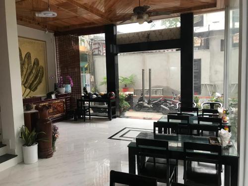 Restaurant, Hue Four Seasons Hotel near Perfume River