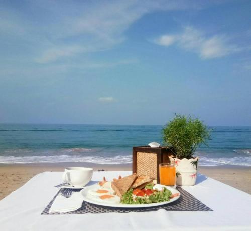 Food and beverages, Lanta Nice Beach Resort in Klong Nin Beach