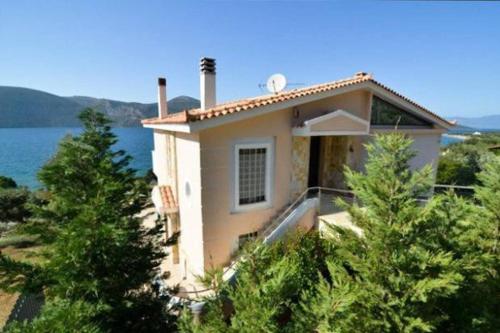 Skorponeria beachfront house - Andros