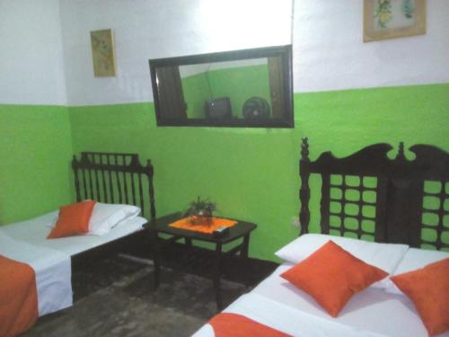 2 twin beds