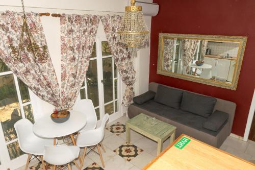  Cozy house with garden near the Old Town & beach in Chania