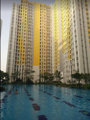 Swimming pool, Apartemen Springlake Summarecon Bekasi-By Bu Johan in North Bekasi