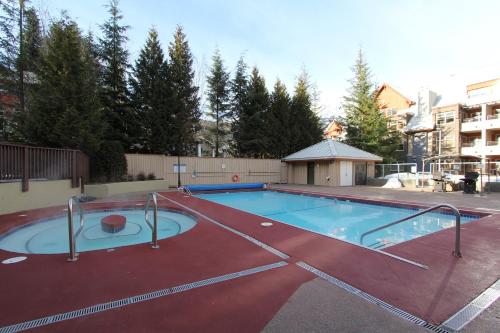 Lake Placid Lodge by Whistler Retreats - image 2