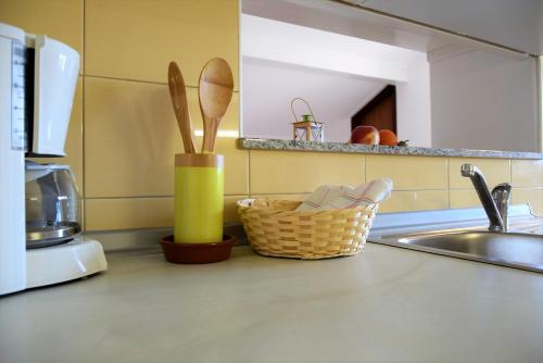 MiraMar Apartments - image 8