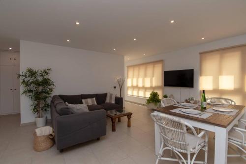 El Medano 2 - Two Bed with unlimited wifi internet - image 10