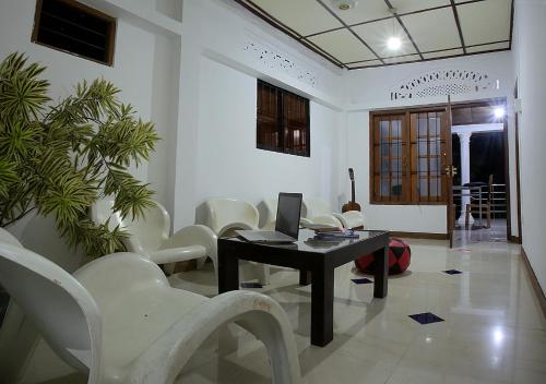 Aura City Hostel in อนุราธปุระ