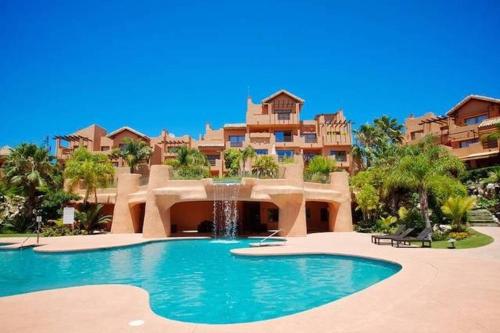 Seaview Luxury Penthouse Apartment 24 hour security and Underground Parking