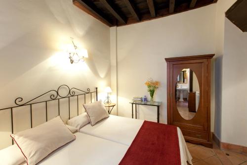 Standard Double or Twin Room image 7