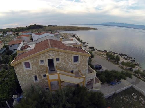  Apartment Vir - Lozice 16691c, Ferienwohnung in Vir