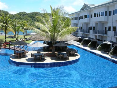 Πισίνα, Cove Resort Palau in Νήσος Κορόρ