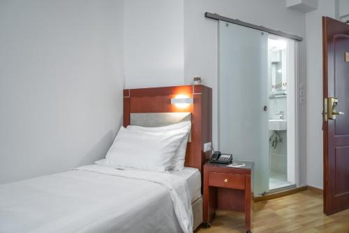 Single Room image 4