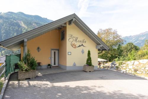Appartementhaus Monika in Flattach, Österreich