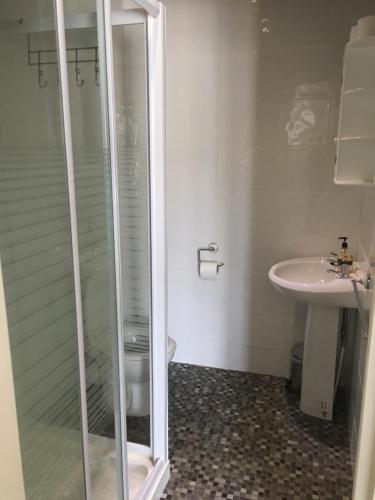 Camelot Seafront Hotel - image 9