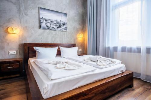 Double or Twin Room image 7