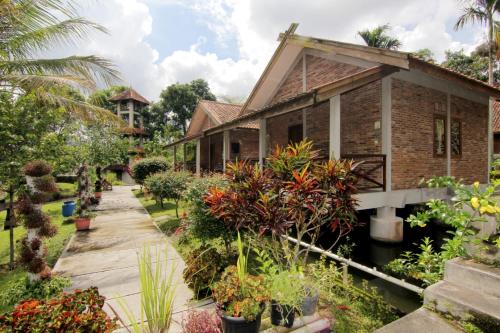 Two-Bedroom Cottage image 1