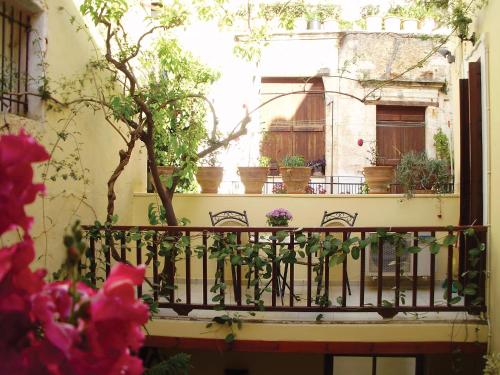 Deluxe Double or Twin Room with Balcony image 6