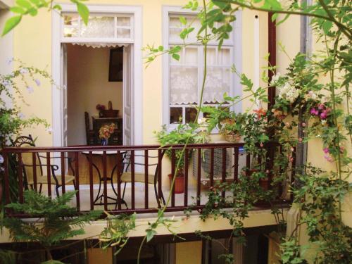 Deluxe Double or Twin Room with Balcony image 4